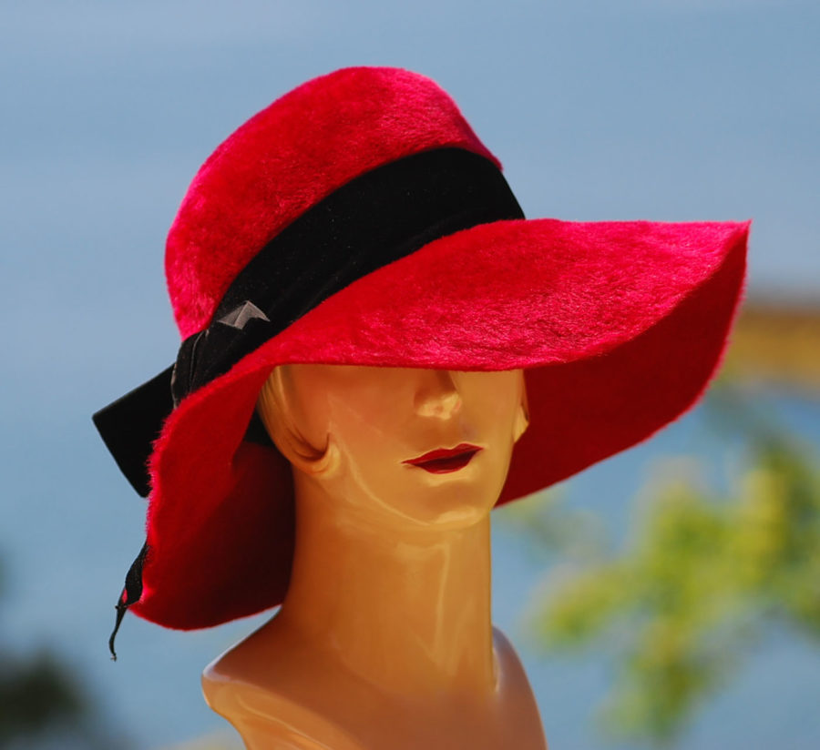 Splendid 1950's Brimmed Red Hat with black velvet bow