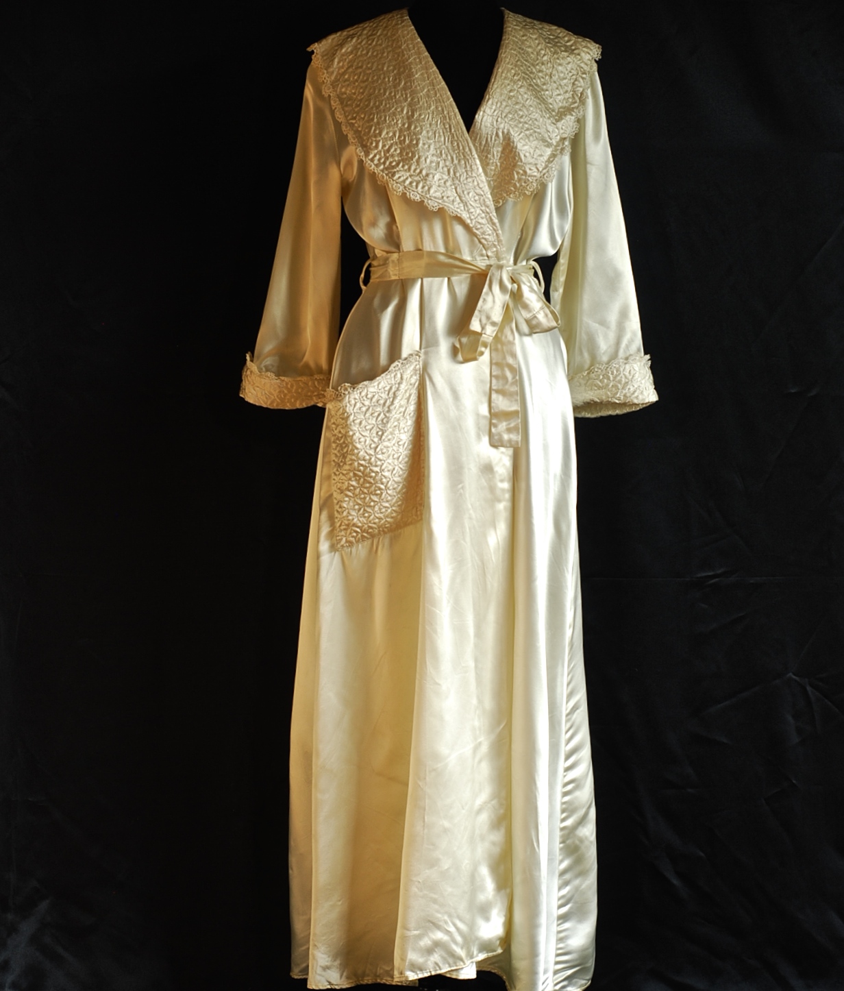1940’s Satin Robe With Quilted Detail On Lapel, Cuffs & Pocket | QUIET WEST