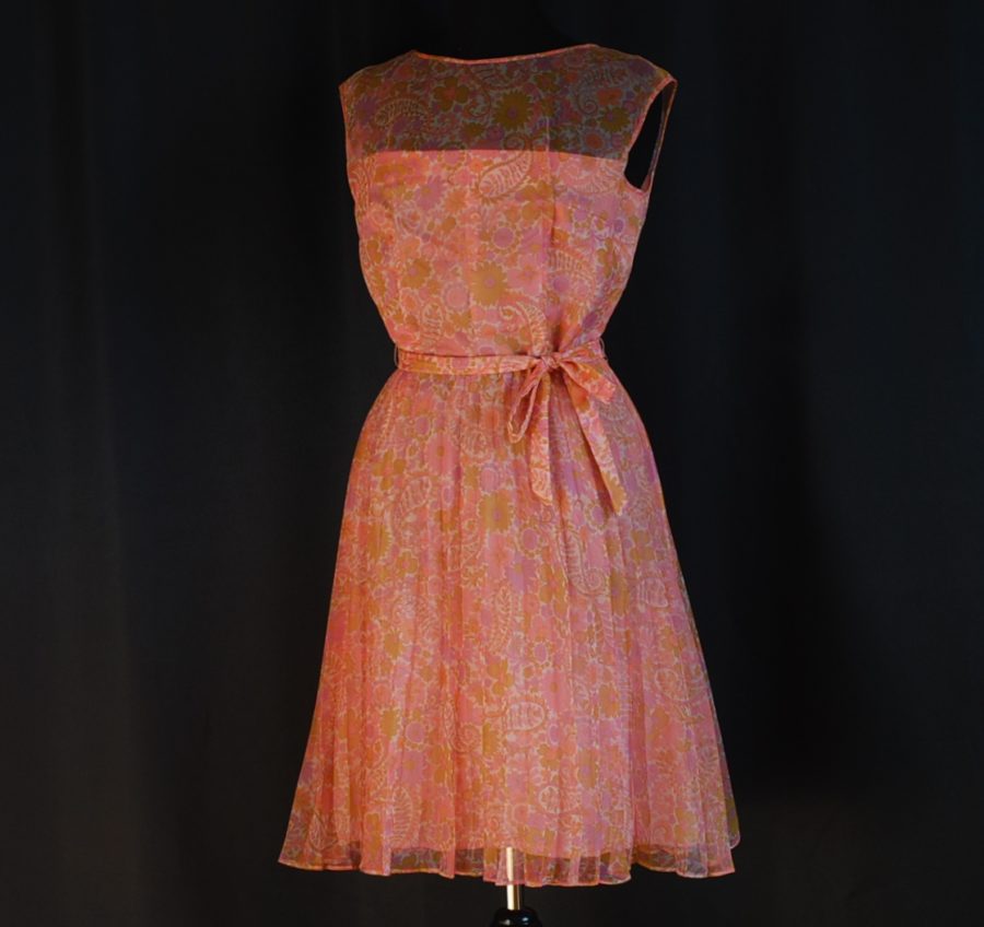 Modell auf Stella Taft 1960's peach colored, sheer summer dress