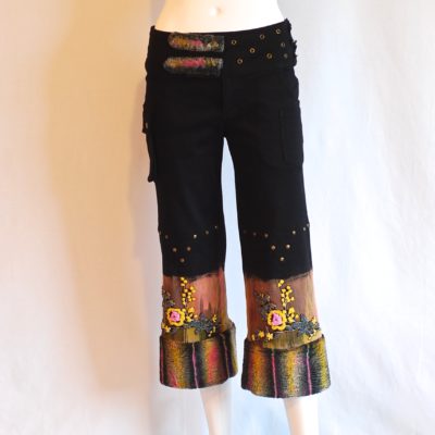 Galassia cropped trousers with faux fur and beaded flowers, made in Italy