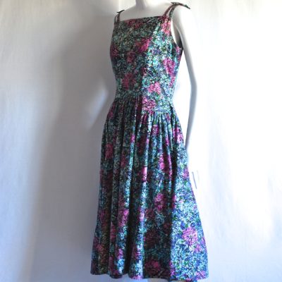 1950's COtton print summer dress with shoulder detail and princess cut