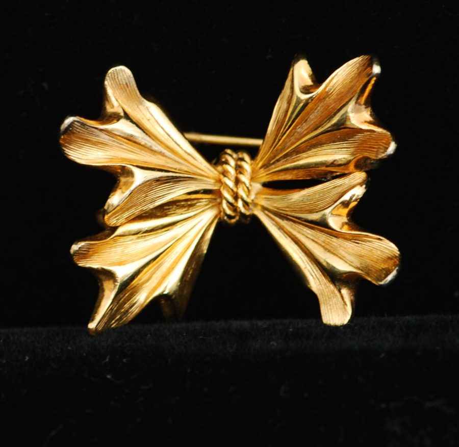 Grosse 1966 Textured Metal Bow Pin - Signed
