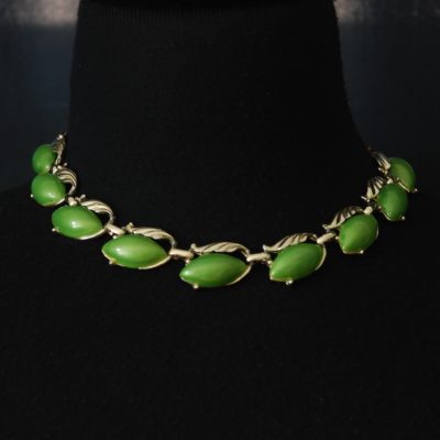 1950's Green Lucite Necklace with a leaf motif Unsigned