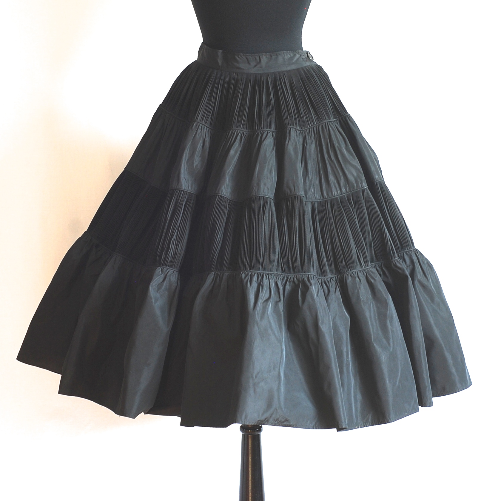 Val Hughes 1950’s Full Circle Skirt – Montreal | QUIET WEST