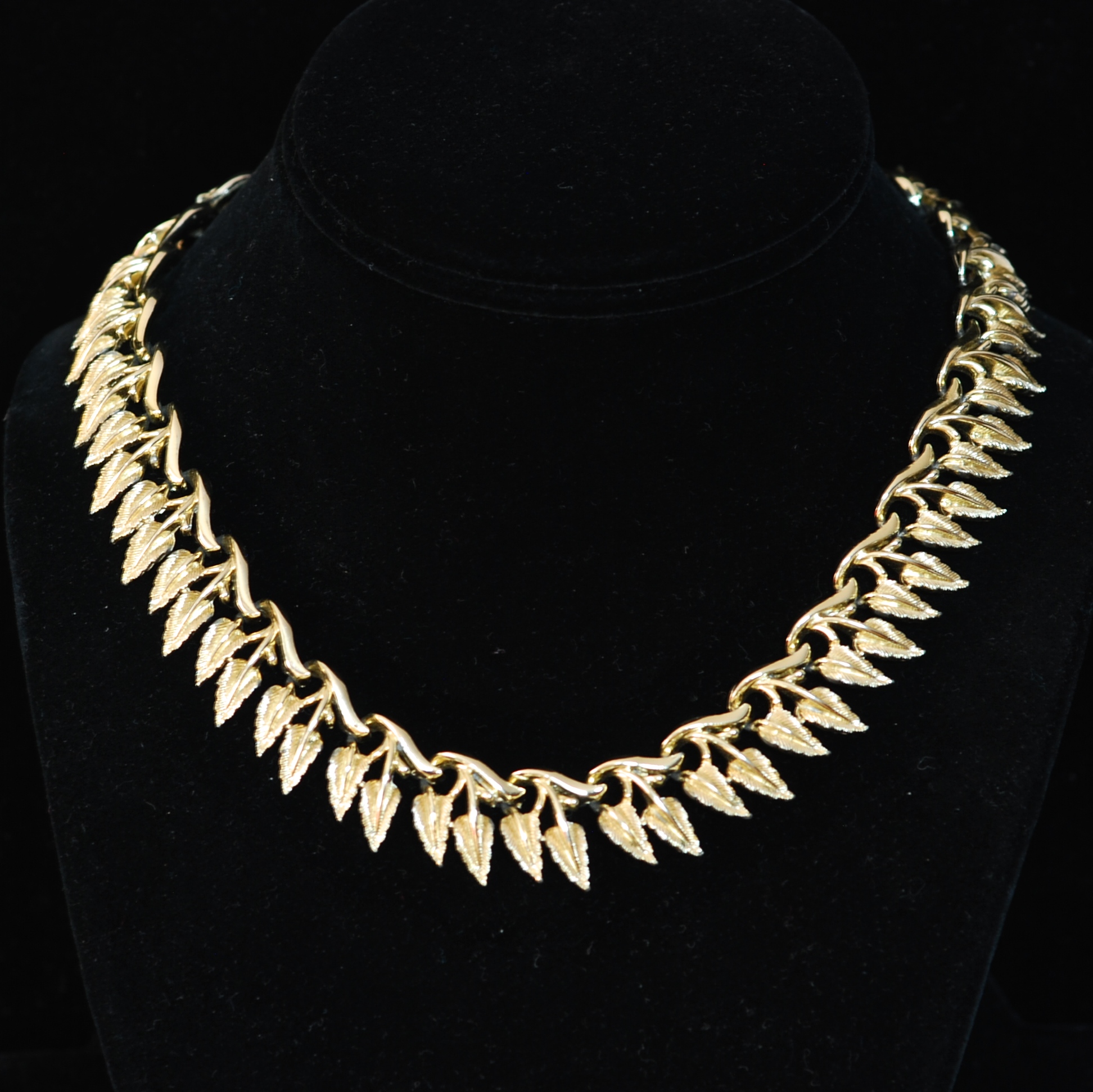 Coro Gold Tone 1950’s Necklace Featuring A Row Of Leaves & Stems ...