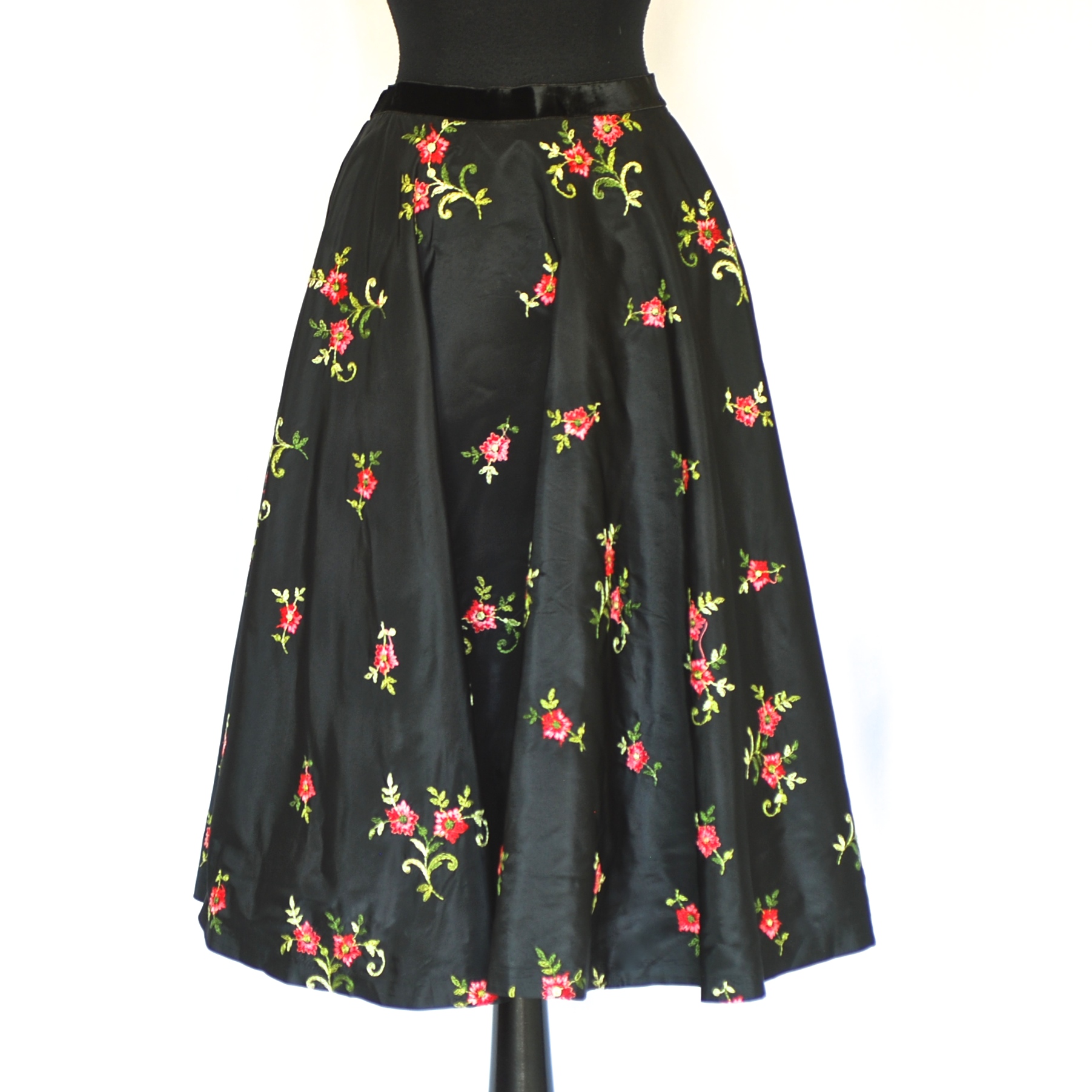 Joe Davidson Original 1950’s Hand Embroidered Taffeta Circle Skirt ...
